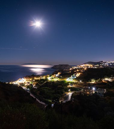 View over Agia Pelagia at Night – © Alex Grün Fotografie